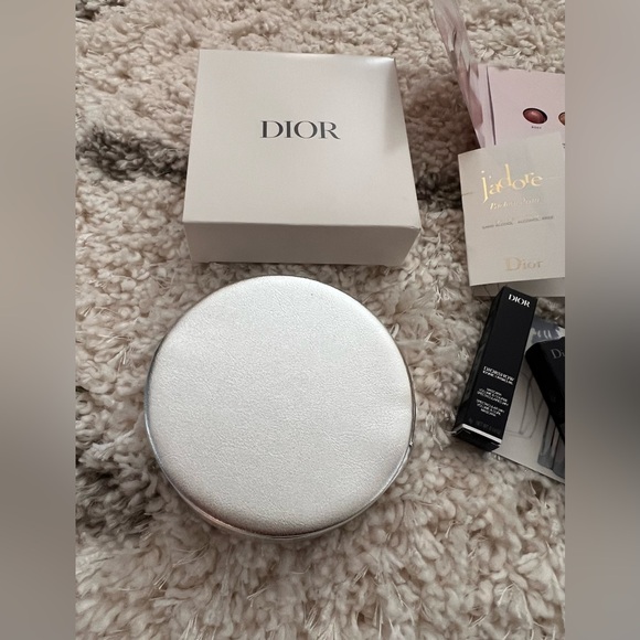 NIB Parfums Christian Dior Vanity Zip Pouch w/freebies - Picture 5 of 10